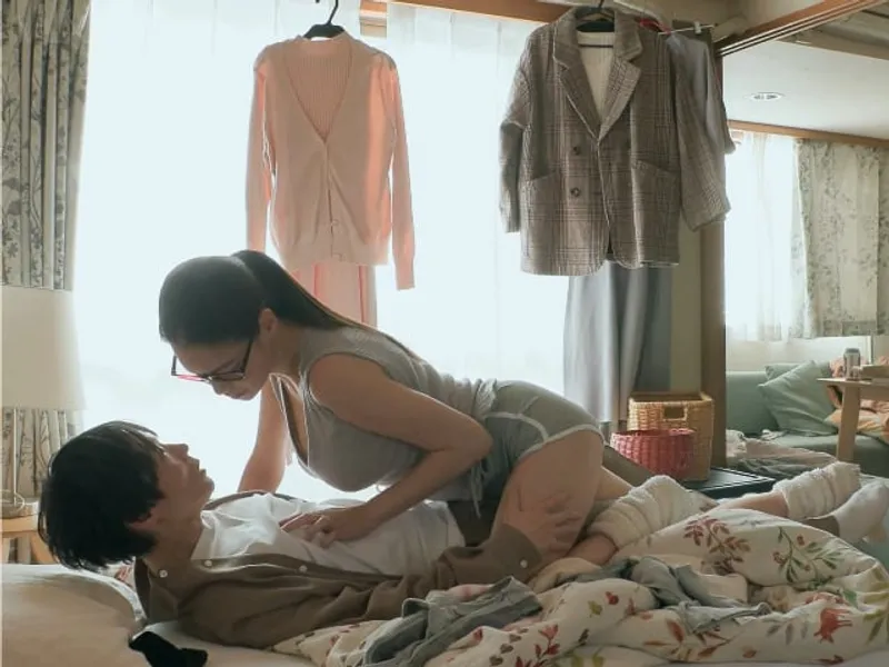 được chị nhà bên "an ủi" khi nhân tình đi ngoại tình